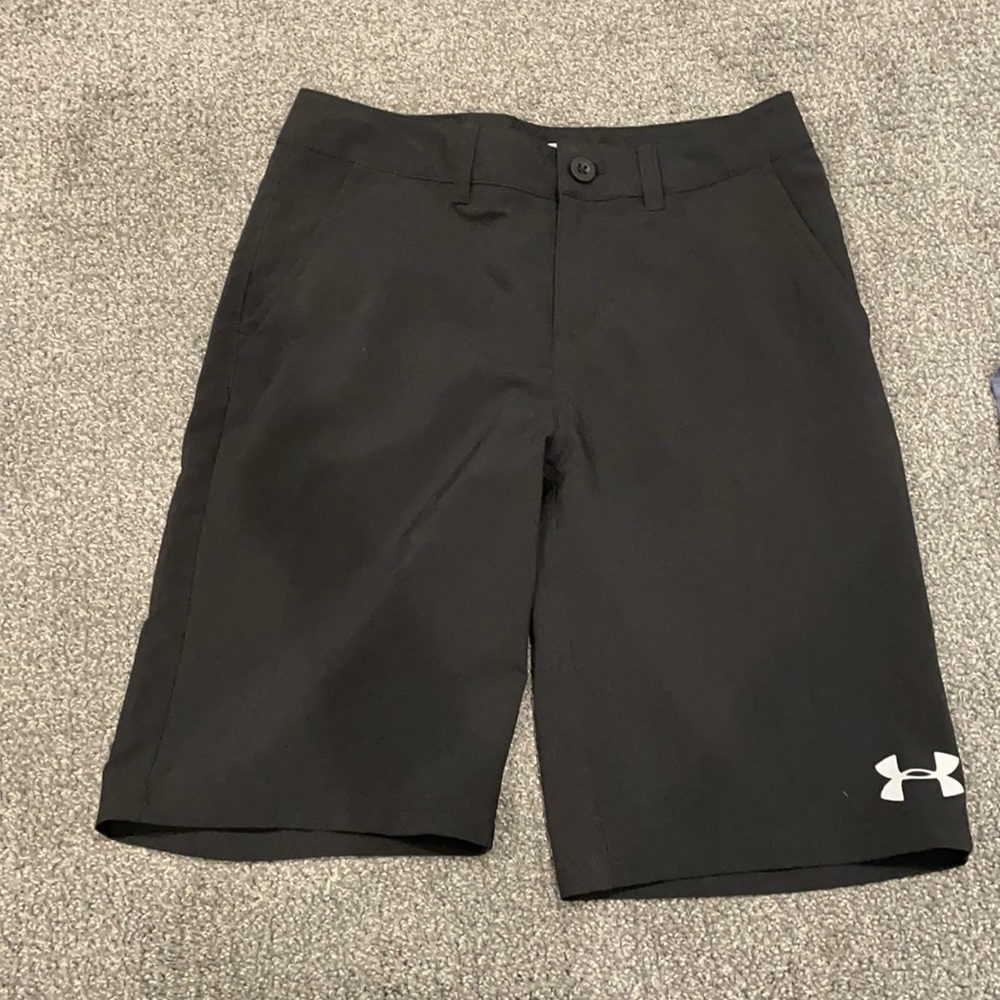boys under armour black shorts size 12 (26inchwaist)